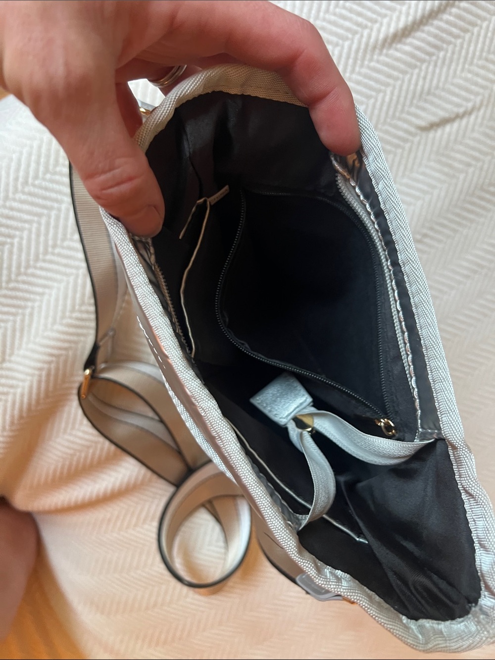Wanderer 2.0 Crossbody Bag in silver - Picture 4 of 4